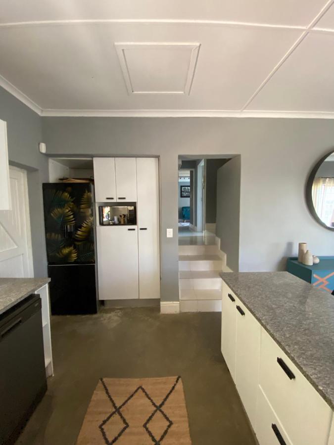 Villa Cosy And Unique Family Retreat In Hout Bay Kapstadt Exterior foto